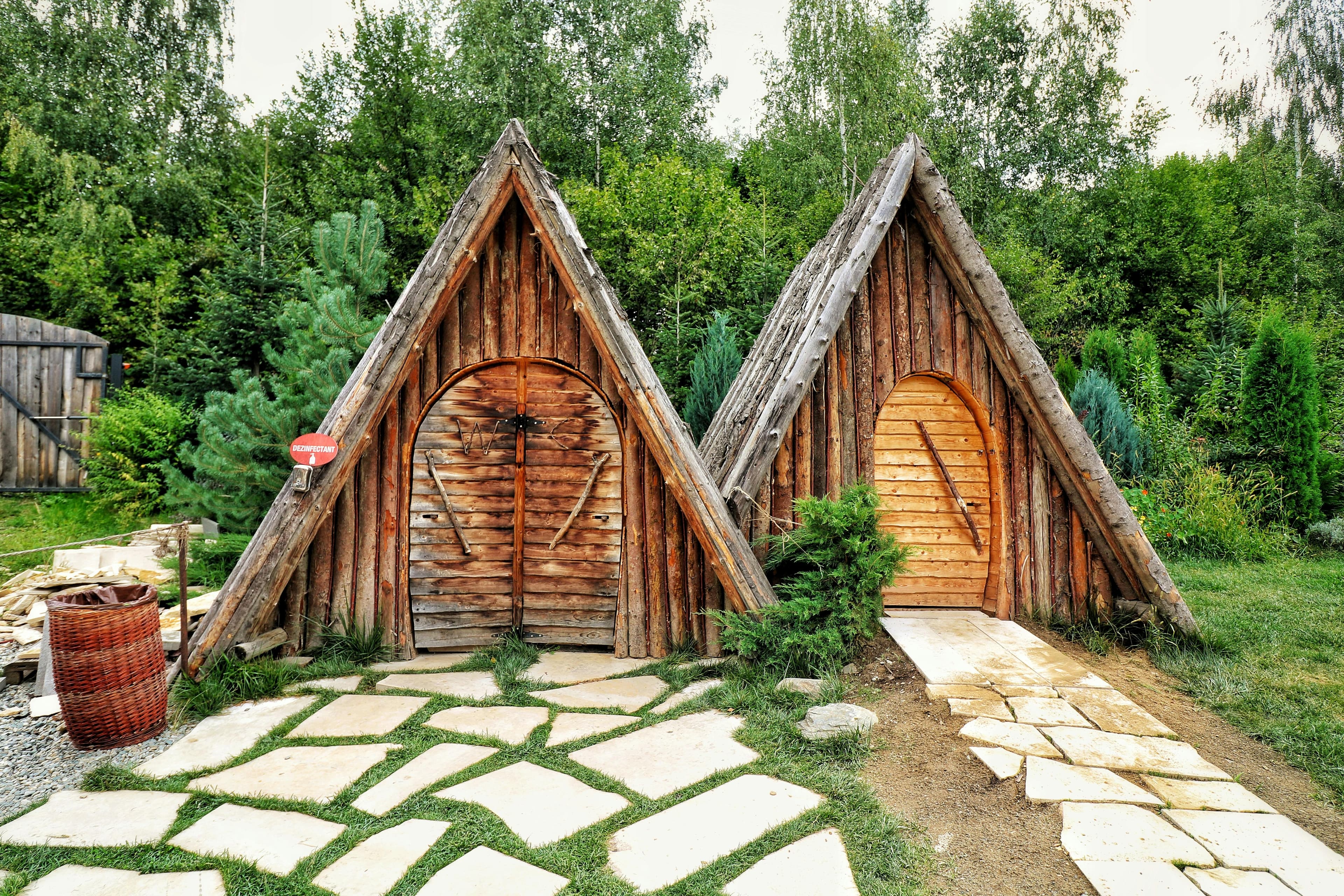 Custom-built cabins and sheds. Maximize your outdoor space with a custom-built garden office, workshop, or storage shed. We design and build high-quality wooden structures tailored to your garden’s dimensions. Whether you need a quiet place to work or a sturdy cabin for your hobby, we build it from the ground up with an eye for detail.